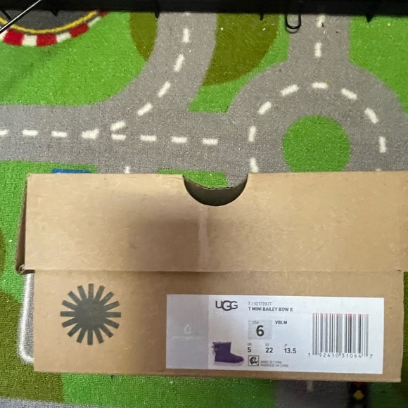 Gently Used T Mini Bailey Bow II Ugg Boots - Picture 4 of 4